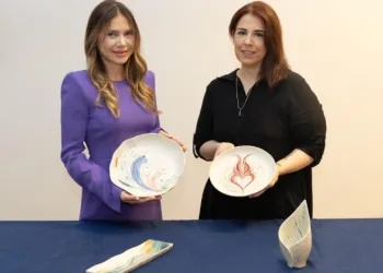 Ebru sanatı ve yapay zeka aynı tabakta