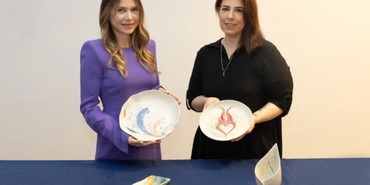 Ebru sanatı ve yapay zeka aynı tabakta