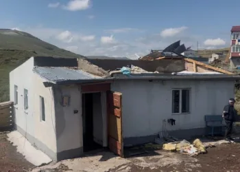 Ardahan Çıldır’da şiddetli fırtına ve dolu afeti