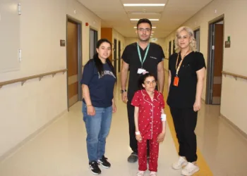 Omurga eğriliği olan hastanın Supin Ultra-Mini PNL yöntemiyle böbreğindeki taşlar alındı