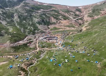 3 Bin rakımdaki Salikvan Yaylası’nda boğa güreşleri nefes kesti