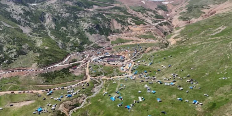 3 Bin rakımdaki Salikvan Yaylası’nda boğa güreşleri nefes kesti