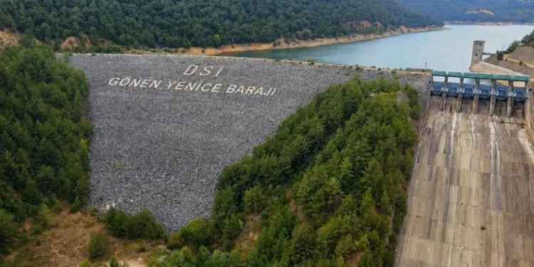 Yaz sıcakları Gönen-Yenice Barajı’nın su seviyesini yüzde 10 düşürdü