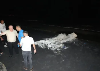 Samsun sahilinde şüpheli madde paniği: Ekipler alarma geçti