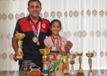 Hayat kurtaran baba, kızını kortlarda şampiyonluğa hazırlıyor