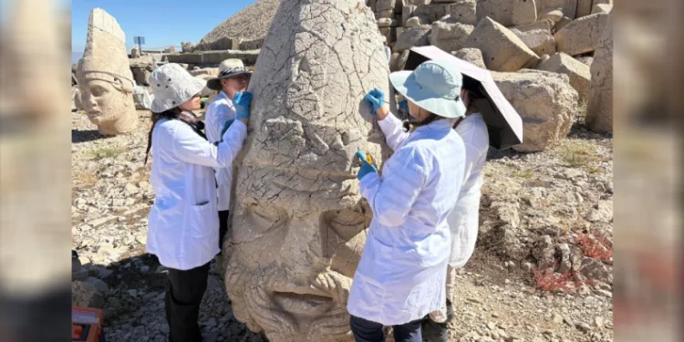 Nemrut’un dev heykellerine 5 yıllık koruma kalkanı