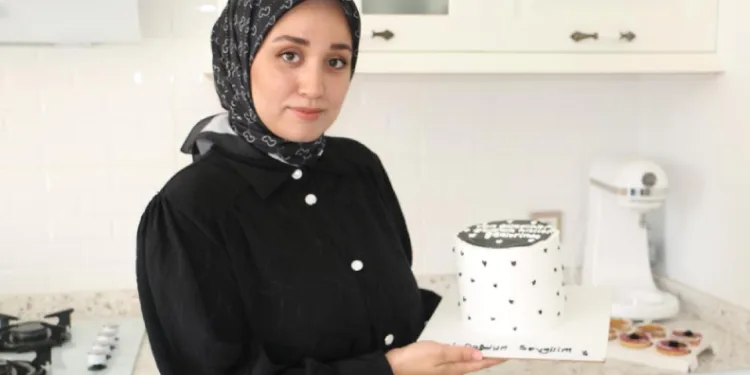 Çocuklarını uyuttuktan sonra pasta yapıp satan anne hayallerinin peşinde koşuyor