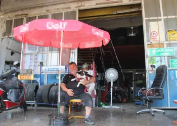 Menteşe’de 40 dereceyi aşan sıcaklara sanayi esnafından ‘şemsiyeli’ çözüm