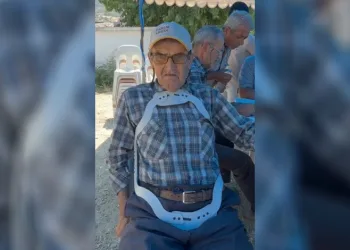 Mehmet amca, ölümden döndüğü kazadan değil bol gelen korsesinden şikayetçi oldu