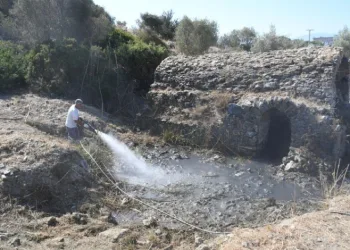 Kuşadası’nda tarihi Roma Hamamı’nda temizlik çalışması