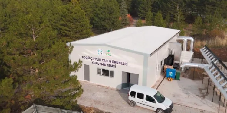 TOGÜ Çiftlik Tarım Ürünleri Kurutma Tesisi üretim ve eğitimi bir araya getiriyor