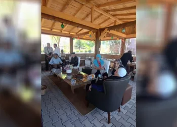 Huzurevi sakinleri lavanta bahçesinde doğayla buluştu