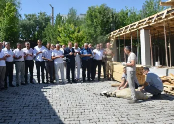 Bulanık’ta hayırseverlerin desteğiyle yapılacak caminin temeli dualarla atıldı