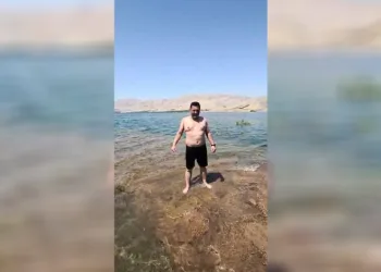 Elazığ’dan Malatya’ya yüzerek geçti