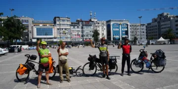 Karadeniz’i bisikletle keşfettiler, Türk misafirperverliğine hayran kaldılar