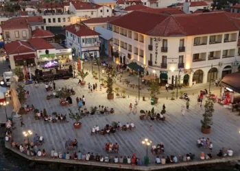 Ayvalık, tarihi Gümrük Meydanı’na kavuştu