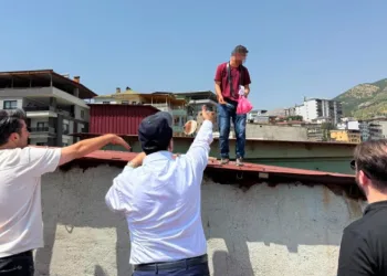 Türkiye’yi gezen “İntiharkolik” yine sahnede: 242’nci intihar girişimini Şemdinli’de denedi