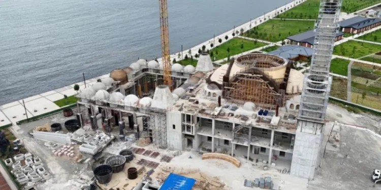 Recep Tayyip Erdoğan Camii hızla yükseliyor