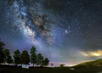Bitlis’te Perseid meteor yağmuru gökyüzünü şenlendirdi