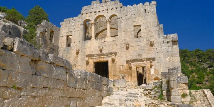 UNESCO listesindeki Alahan Manastırı zamana direniyor