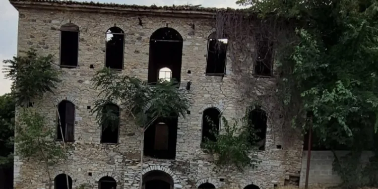 Tarihi Tavas Taş Han ayağa kaldırılmayı bekliyor