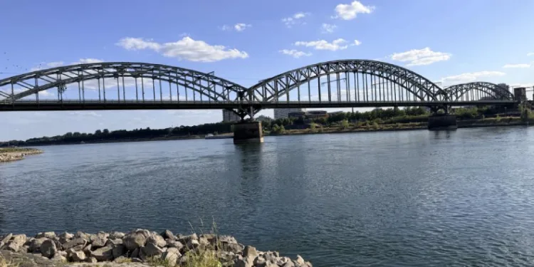 Almanya’da Ren Nehri’nde kuraklık alarmı