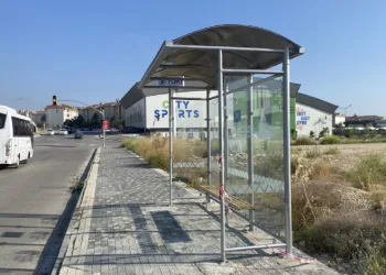 Vatandaşların tepkisi sayesinde bank gitti yerine otobüs durağı geldi