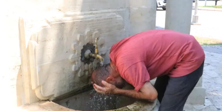 Adana’da sıcak hava bunaltıyor