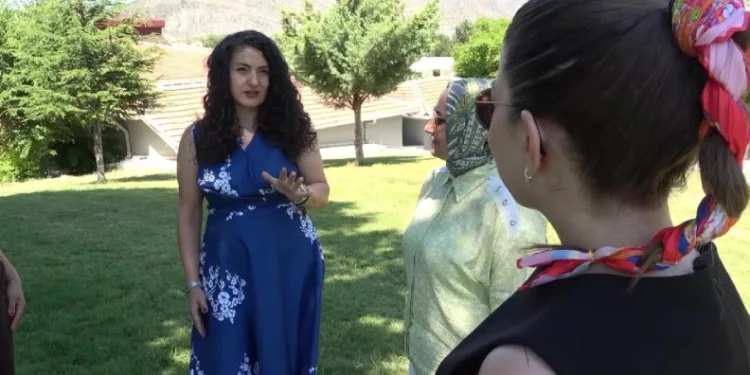 İş başvurusuna gidecekler dikkat: Kahverengi giyinmeyin, lacivert renkli kıyafet seçin