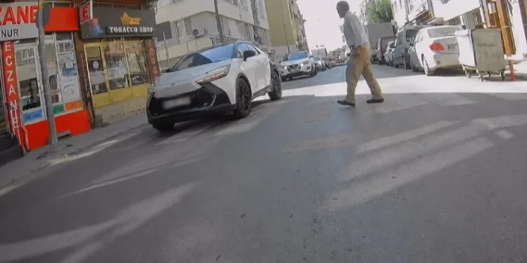 Yaya geçidinde kuralları hiçe saydı
