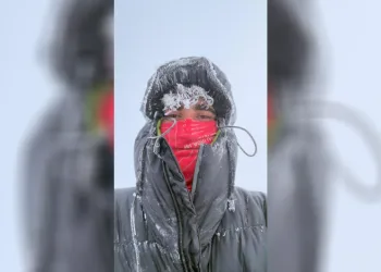 Ağrı Dağı’nda Ağustos ortasında saçlar buz tuttu