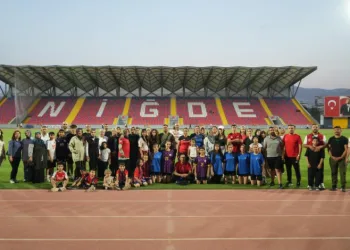 Niğde’de sağlıklı yaşam için 7’den 70’e herkes stadyumda buluşuyor