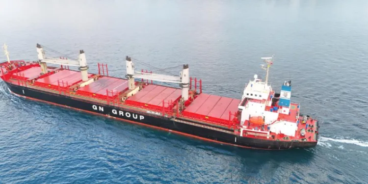 Saldırıya uğrayan gemi İstanbul Boğazı’ndan geçti