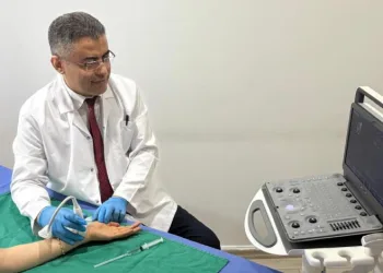 Prof. Dr. Koca: “Geceleri artan el uyuşması sinir sıkışmasına bağlı olabilir”