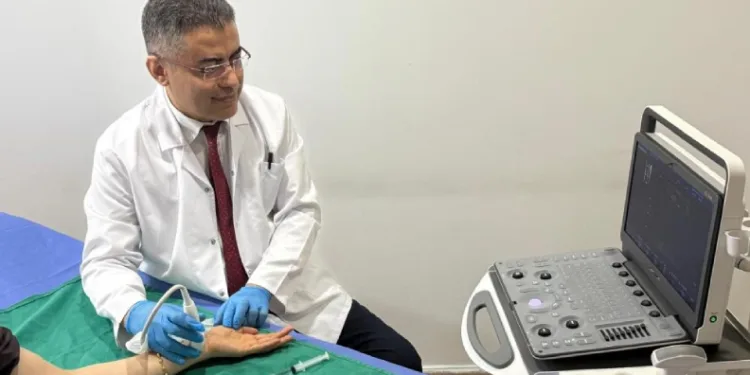 Prof. Dr. Koca: “Geceleri artan el uyuşması sinir sıkışmasına bağlı olabilir”