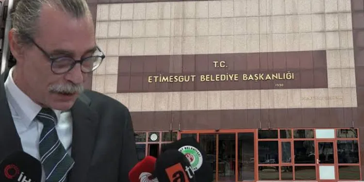Etimesgut Belediyesi operasyonunda gözaltına alınanlar adliyeye sevk edildi