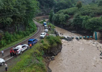 Giresun’da sel: Kaybolan dayı ve yeğeni aranıyor