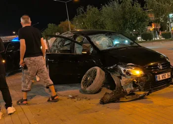 Bursa’da kontrolden çıkan araç iki otomobile çarptı: 2 yaralı
