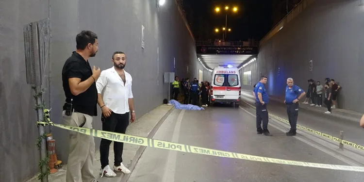 Ehliyetini 20 gün önce alıp kazada hayatını kaybeden gencin cenazesi yakınları tarafından teslim alındı