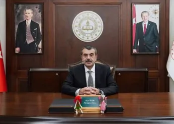 Bakan Tekin açıkladı: Öğretmenlere derste cep telefonu uyarısı