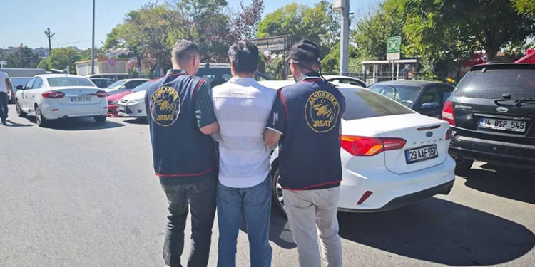 Çorum’da hafif ticari araç ile otomobil çarpıştı: 3 yaralı