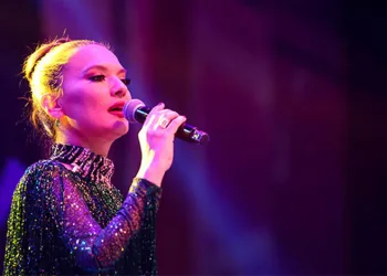 Demet Akalın konserinde taciz iddiası: Korumalarına isyan etti