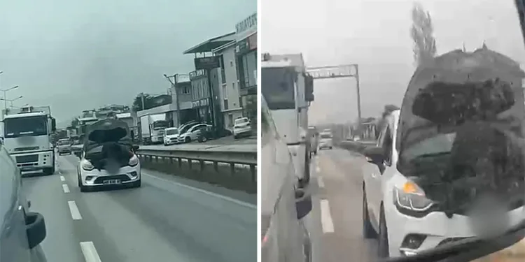 Bursa’da seyir halindeki otomobilin kaputunu açarak tamir yaptı
