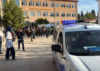 Manisa’da okul önünde silahlı saldırı: 2’si ağır 11 öğrenci yaralandı