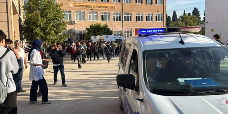 Manisa’da okul önünde silahlı saldırı: 2’si ağır 11 öğrenci yaralandı