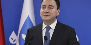 Babacan’dan fon krizi eleştirisi: 20 milyar doları vurup geçiyorlar