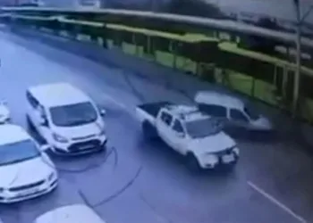 Bursa’da ters yönde ilerleyen motosikletli kaza yaptı