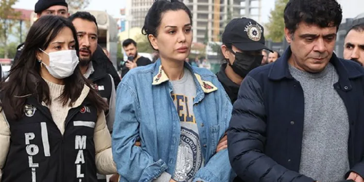 Dilan Polat Cumhurbaşkanına hakaret suçlamasıyla gözaltına alındı