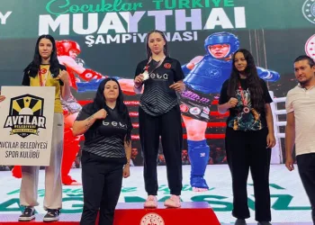 Muaythai sporcusu Büşra Elmas Öztürk’ün hedefi milli takım