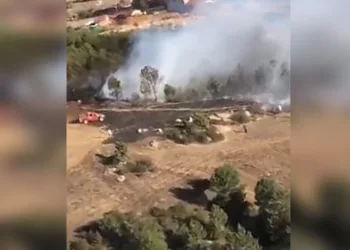 Kaldırımda yürürken su kuyusuna düşen çocuğu itfaiye ekipleri kurtardı